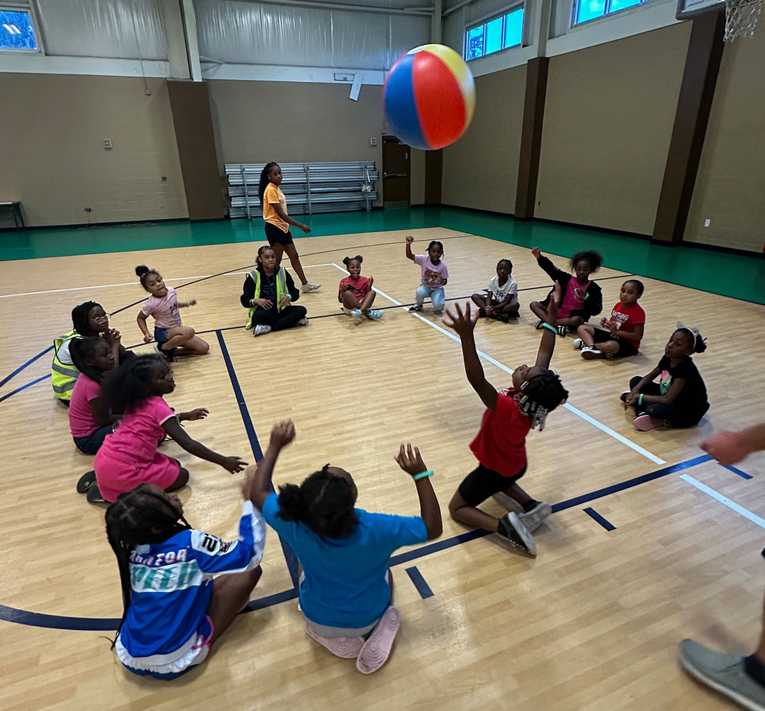 boys-and-girls-club-volunteers-in-action-1