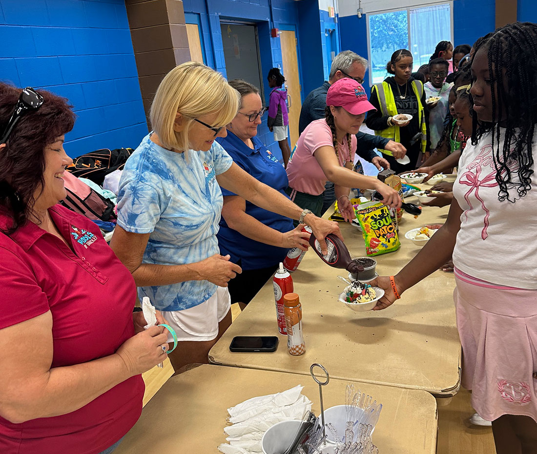 boys-and-girls-club-volunteers-in-action-4