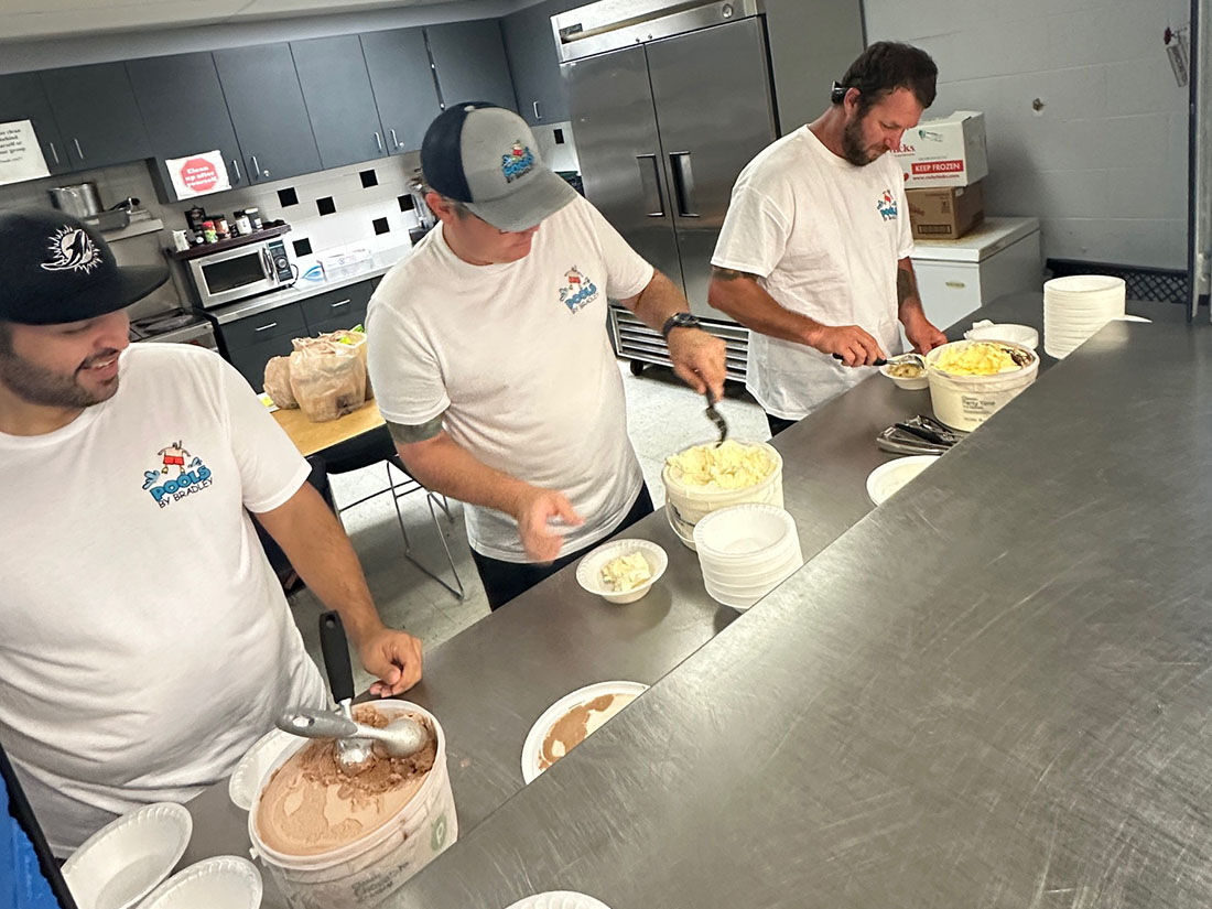 boys-and-girls-club-volunteers-in-action-6